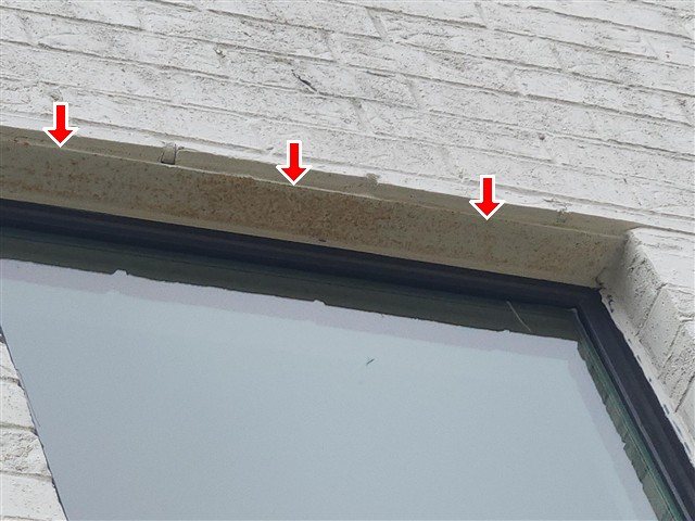 Steel lintels above windows rusting