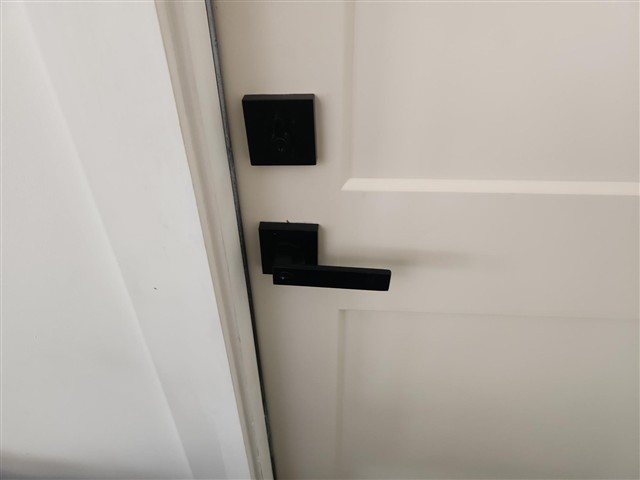 Loose handle hardware at the occupant garage door