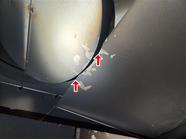 Fireplace damper blocked by the metal frame