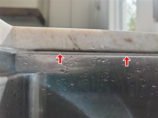 Improper braces holding the kitchen undermount sink