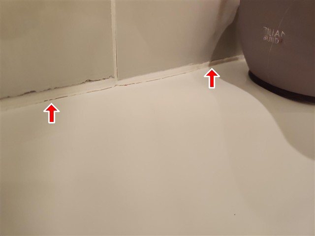 Widespread caulking improvements at showers/tubs
